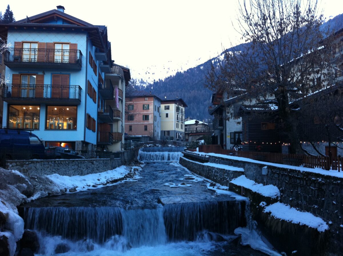 vacanze sulla neve ponte di legno