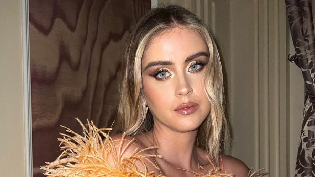 Valentina Ferragni sempre più sexy con la tutina aderente ricca di trasparenze