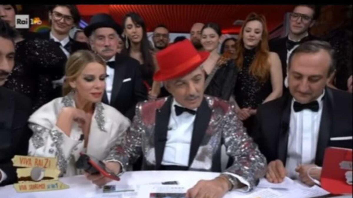 Alessia Marcuzzi, body scintillante al Viva Sanremo: le gambe in primo piano fanno impazzire i Fan!