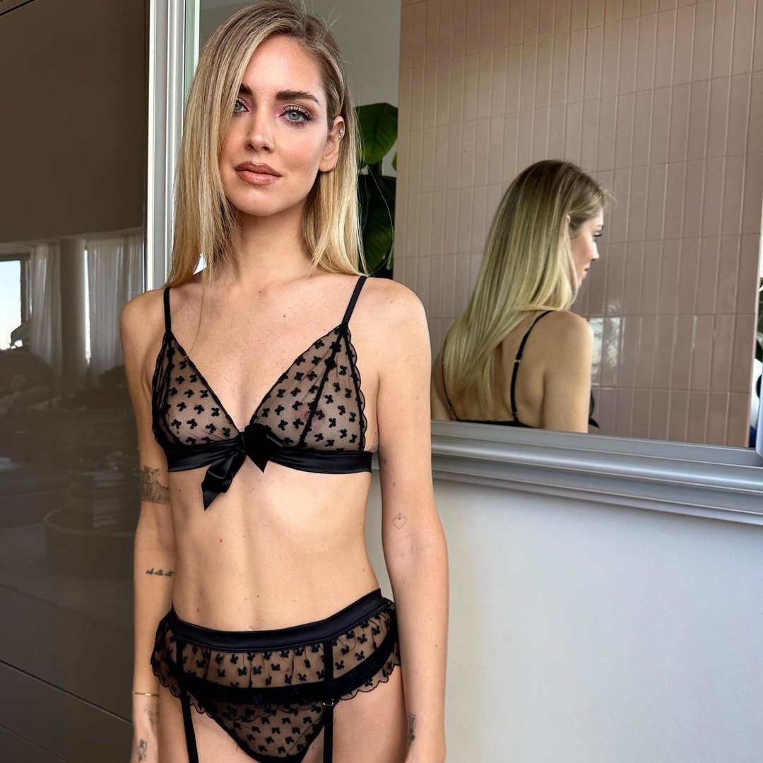 Galleria foto 'Chiara Ferragni infiamma i social con il completo sexy dall’effetto vedo non vedo' - foto 2