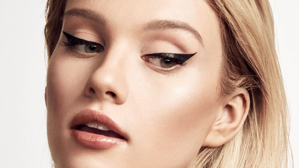 Eyeliner bold, il make up occhi più trendy del momento: 5 prodotti Top per realizzarlo