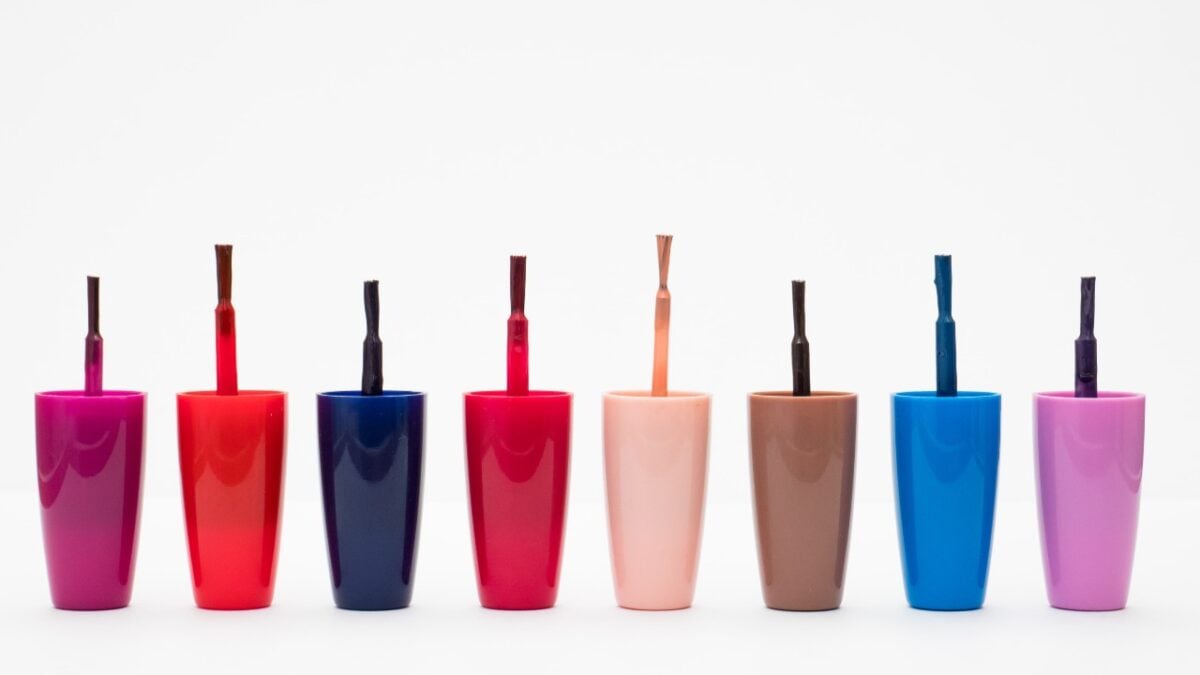 Sì allo Smalto diverso per mani e piedi: questi i match perfetti!