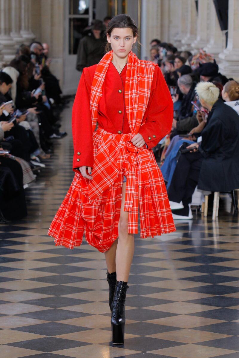 Galleria foto 'Vivienne Westwood, il meglio dalle sfilate Parigine: 5 Capi e Accessori per l’autunno-inverno 23-24' - foto 5