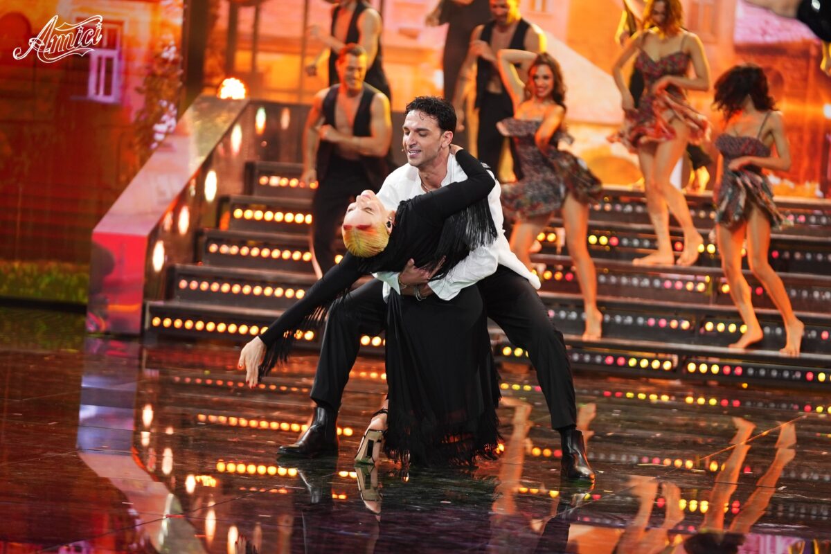 Galleria foto 'Amici 22, Il Serale! Michele Bravi Vota Zerbi-Celentano: “Ho un debole per le cafonate”' - foto 1