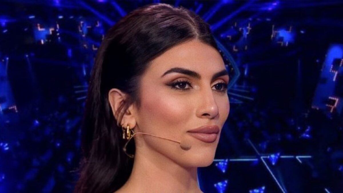 Giulia Salemi, il look “pericoloso” per la semifinale del GF VIP: il dettaglio della scarpa lascia sconvolti!