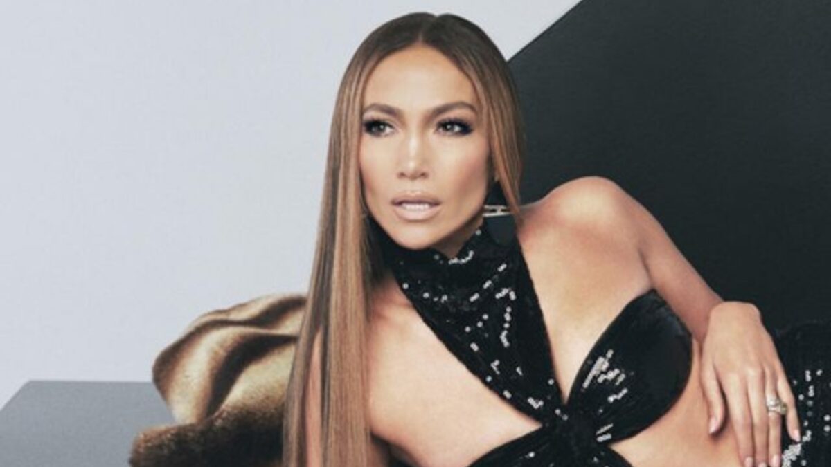 Jennifer Lopez manda i Fan in deliro con Latex, Trasparenze e un fisico da Urlo!