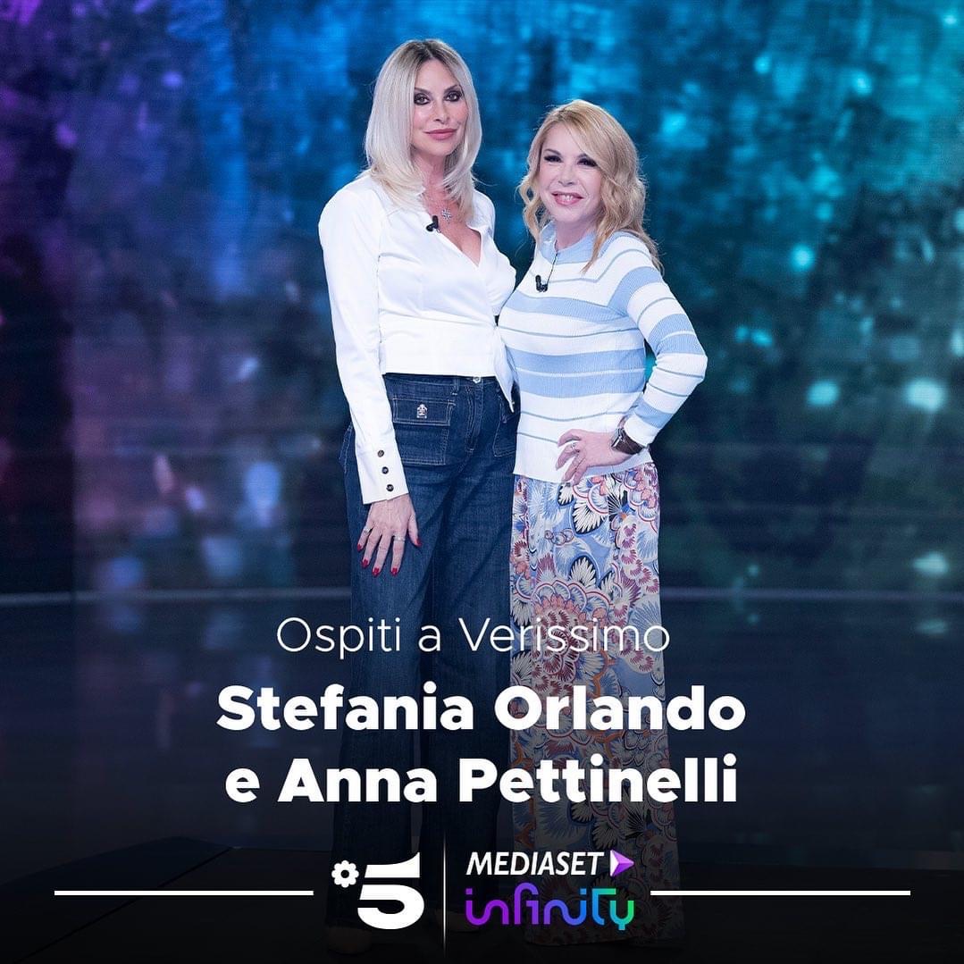 Galleria foto 'Anna Pettinelli e Stefania Orlando a Verissimo: l’amicizia è super ma il look è tutto da rifare' - foto 1