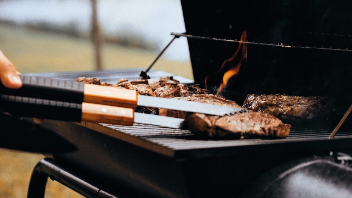 5 Barbecue perfetti per le tue Grigliate Primaverili. Ecco quali scegliere…