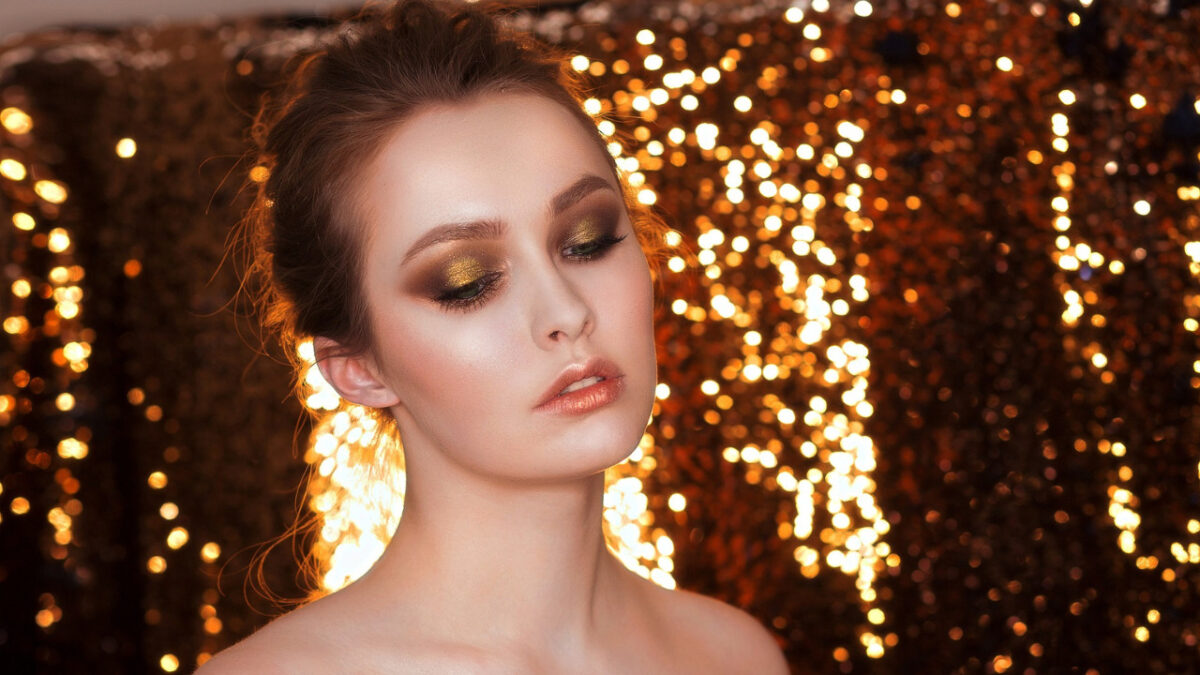 Glitter Eyeshadow, 6 ombretti virali su TikTok per un make up occhi da vere Star