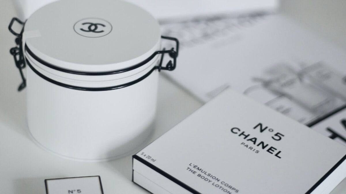 5 cosmetici Chanel per un fantastico Beauty Case di lusso!