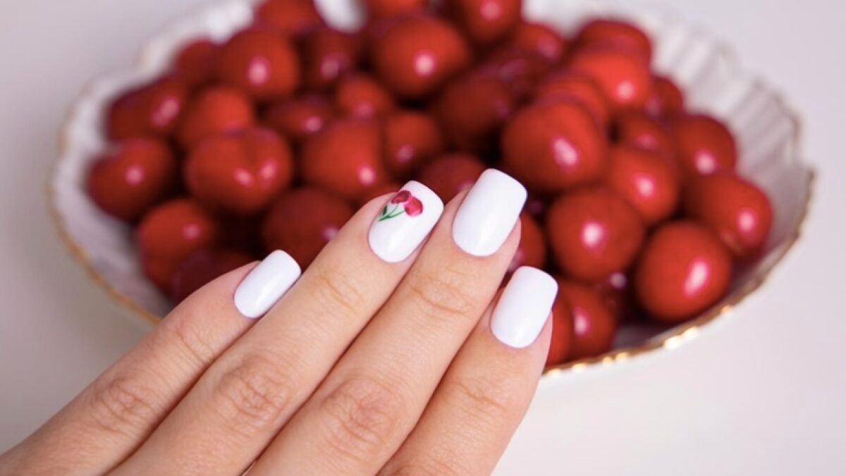Ciliegie sulle Unghie: 5 Cherry Nails che sono un must di Primavera!