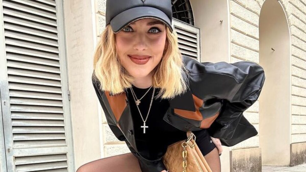 Chiara Ferragni in Mutande fa tendenza: l’influencer super sexy per le strade di Milano!