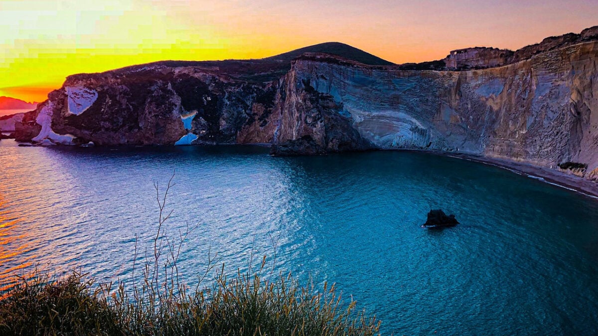 Ponza, 5 imperdibili attrazioni dell’Isola da vivere in Primavera