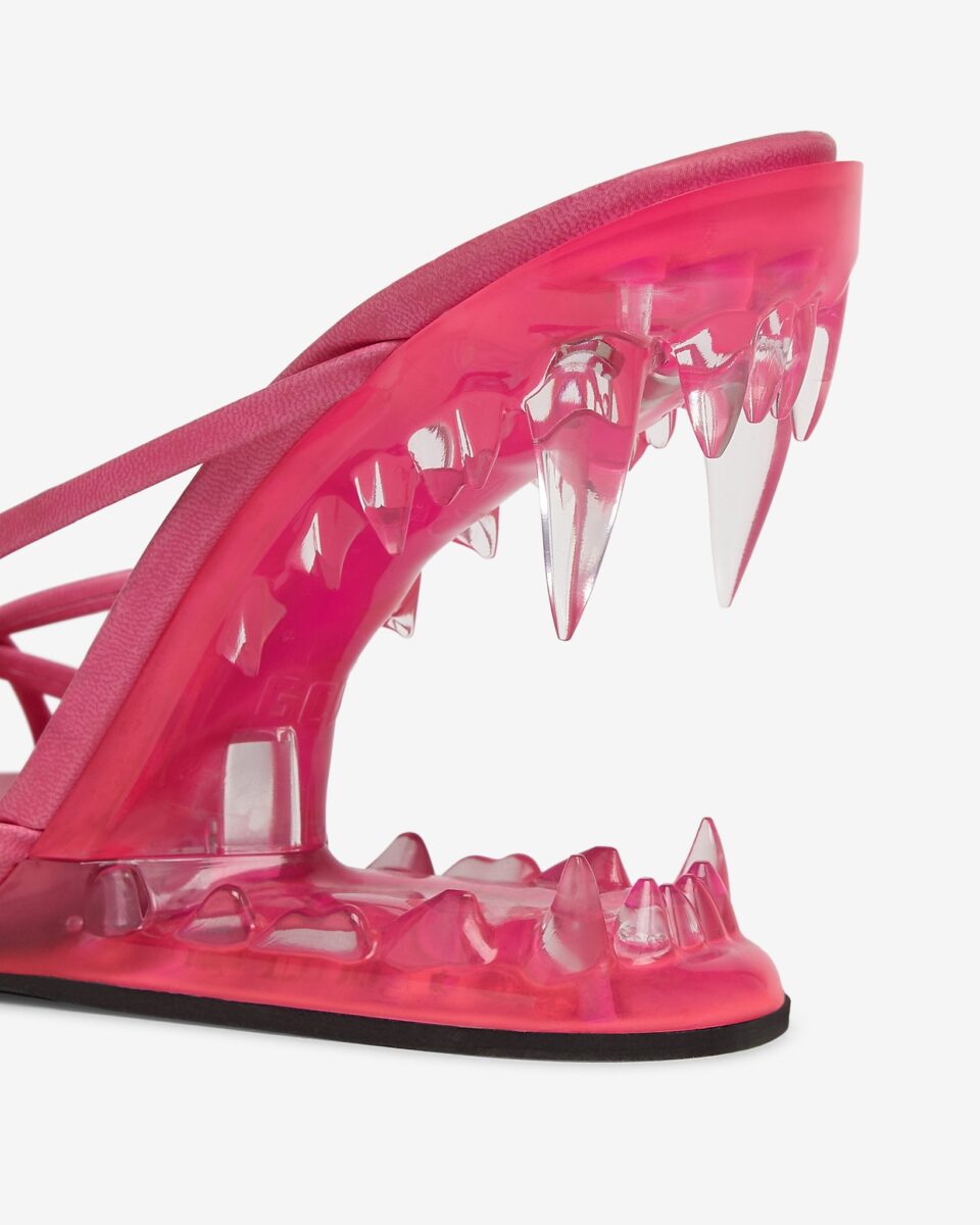 Galleria foto 'Giulia Salemi, il look “pericoloso” per la semifinale del GF VIP: il dettaglio della scarpa lascia sconvolti!' - foto 2