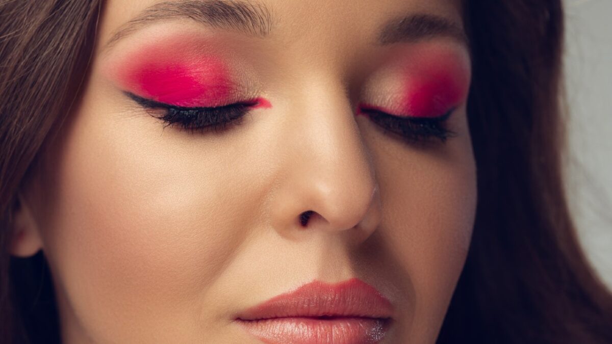 Smokey eyes Rosso: 5 prodotti per un make up occhi Total Red!