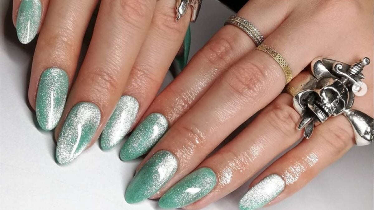 Velvet Nails, le Unghie vellutate più in voga del momento: 5 idee da copiare!