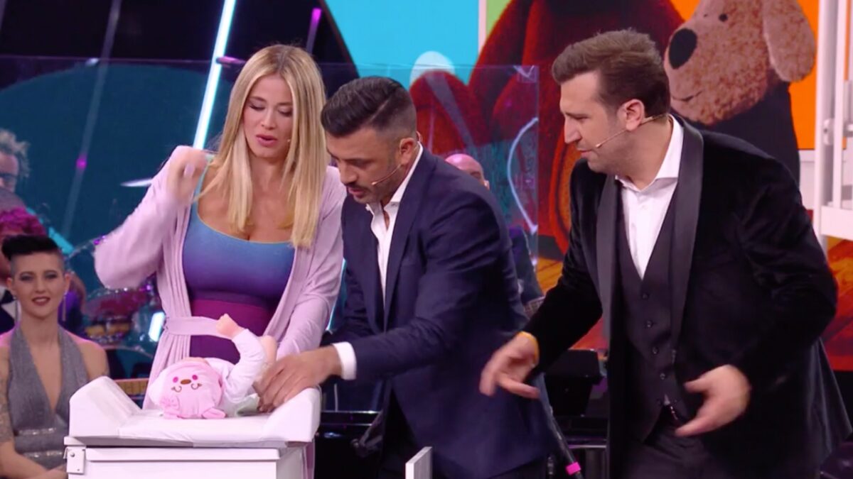 Diletta Leotta in ‘vestaglietta’ a Felicissima Sera: prove da Mamma per la presentatrice di Dazn