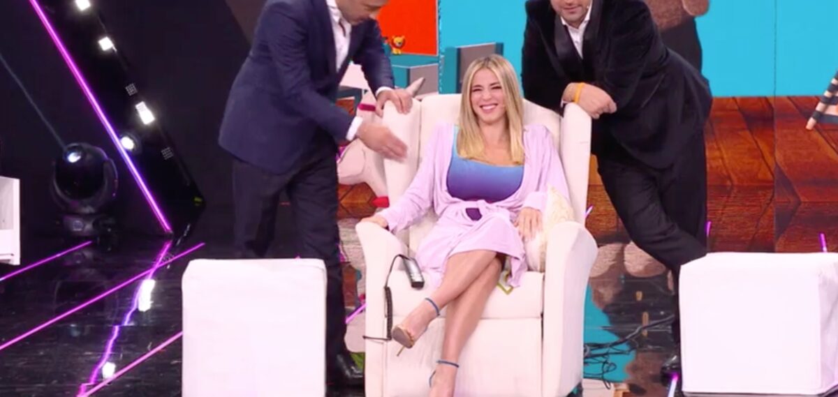 Galleria foto 'Diletta Leotta in ‘vestaglietta’ a Felicissima Sera: prove da Mamma per la presentatrice di Dazn' - foto 1