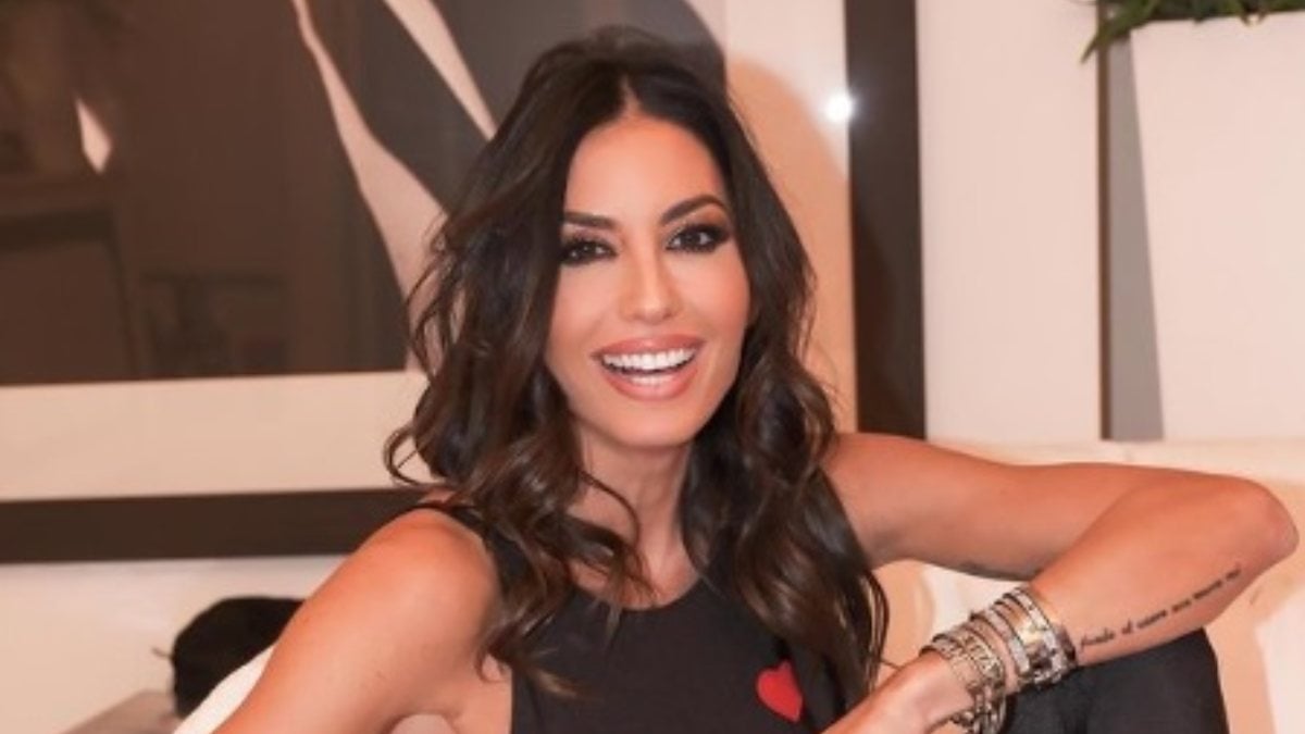 Elisabetta Gregoraci, il look Primaverile ha una scollatura super Hot!