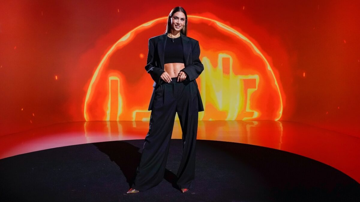 Melissa Satta, Iena super sexy con crop top e completo oversize: “Non Porto Sfortuna a Berrettini”