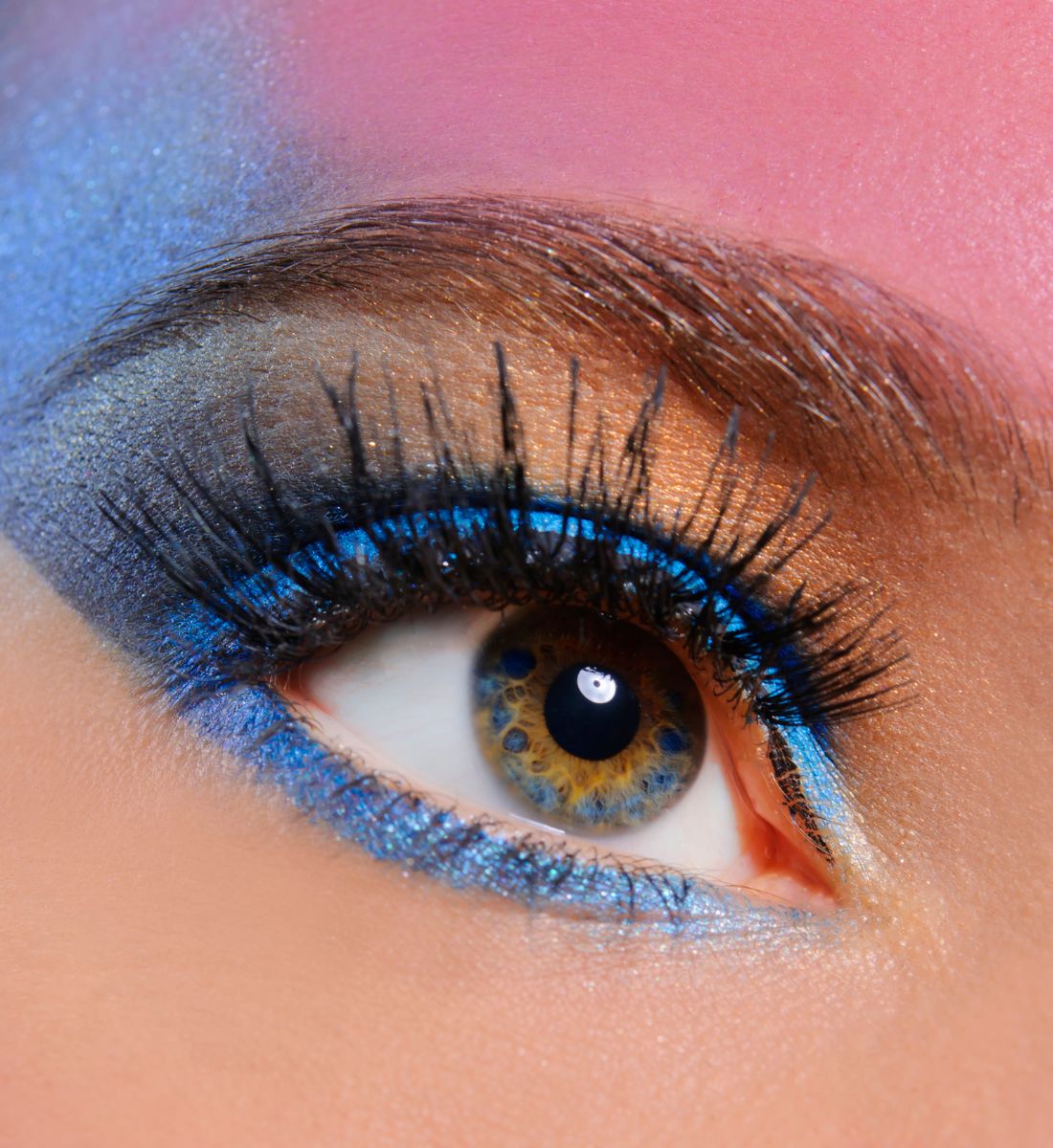 Galleria foto 'Il Make Up giusto per gli occhi chiari: 5 tips per uno sguardo che cattura!' - foto 5