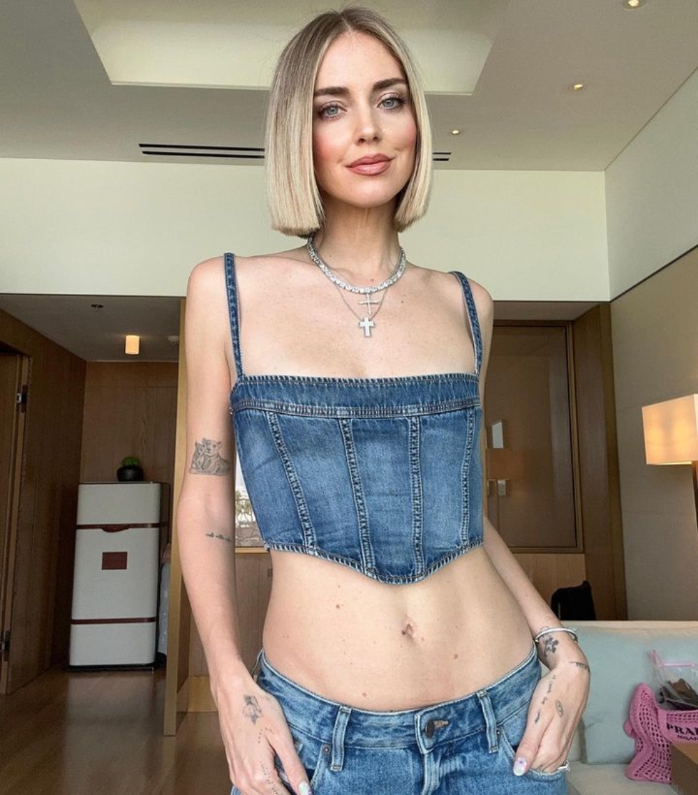 Galleria foto 'Chiara Ferragni a Dubai è super trendy con il look Total Denim' - foto 2