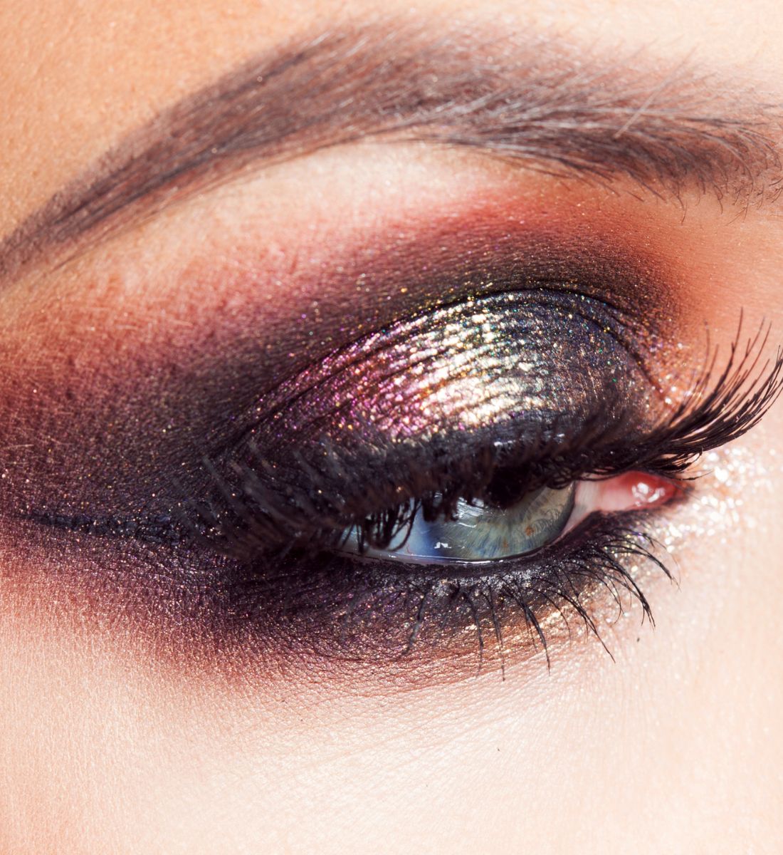 Galleria foto 'Il Make Up giusto per gli occhi chiari: 5 tips per uno sguardo che cattura!' - foto 4