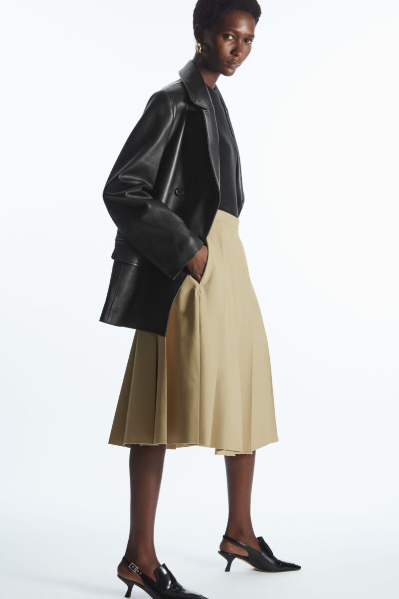 Galleria foto 'COS, gli 11 best look minimal chic da indossare in Primavera!' - foto 11