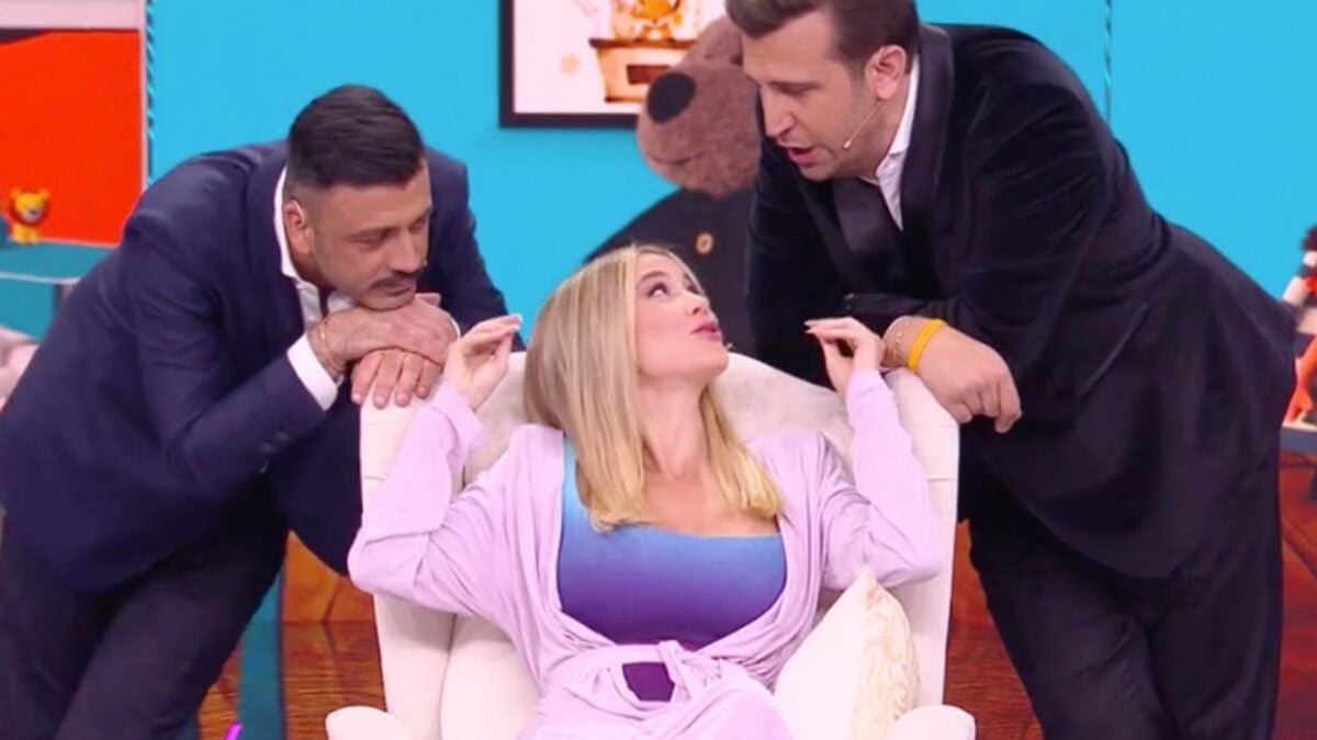 Galleria foto 'Diletta Leotta in ‘vestaglietta’ a Felicissima Sera: prove da Mamma per la presentatrice di Dazn' - foto 2