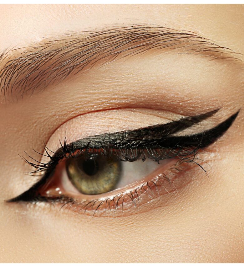 eyeliner occhi chiari