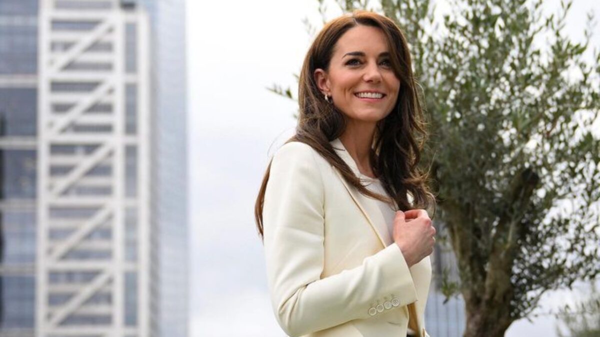 Kate Middleton sfida il dress code reale: ecco come si è vestita!