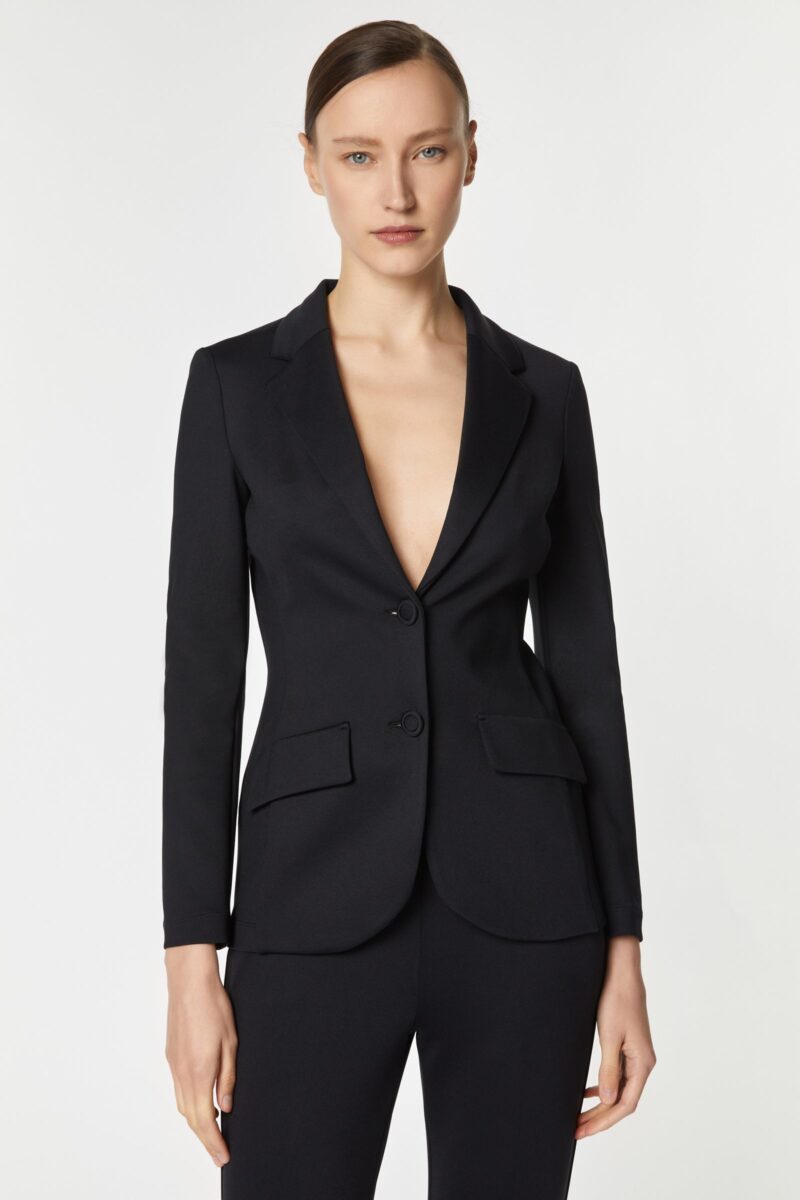 Galleria foto '5 raffinati Blazer neri, un must have di Primavera da acquistare subito' - foto 2