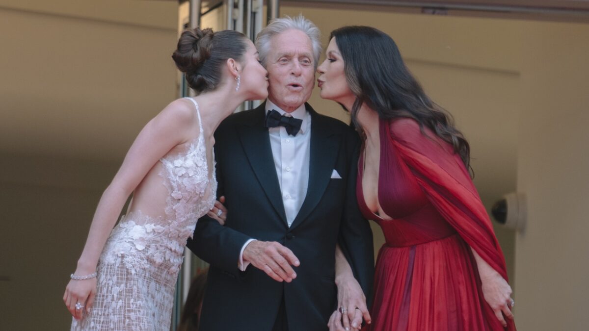 Catherine Zeta Jones e Cary Douglas, madre e figlia strepitose in Elie Saab al Festival di Cannes 2023