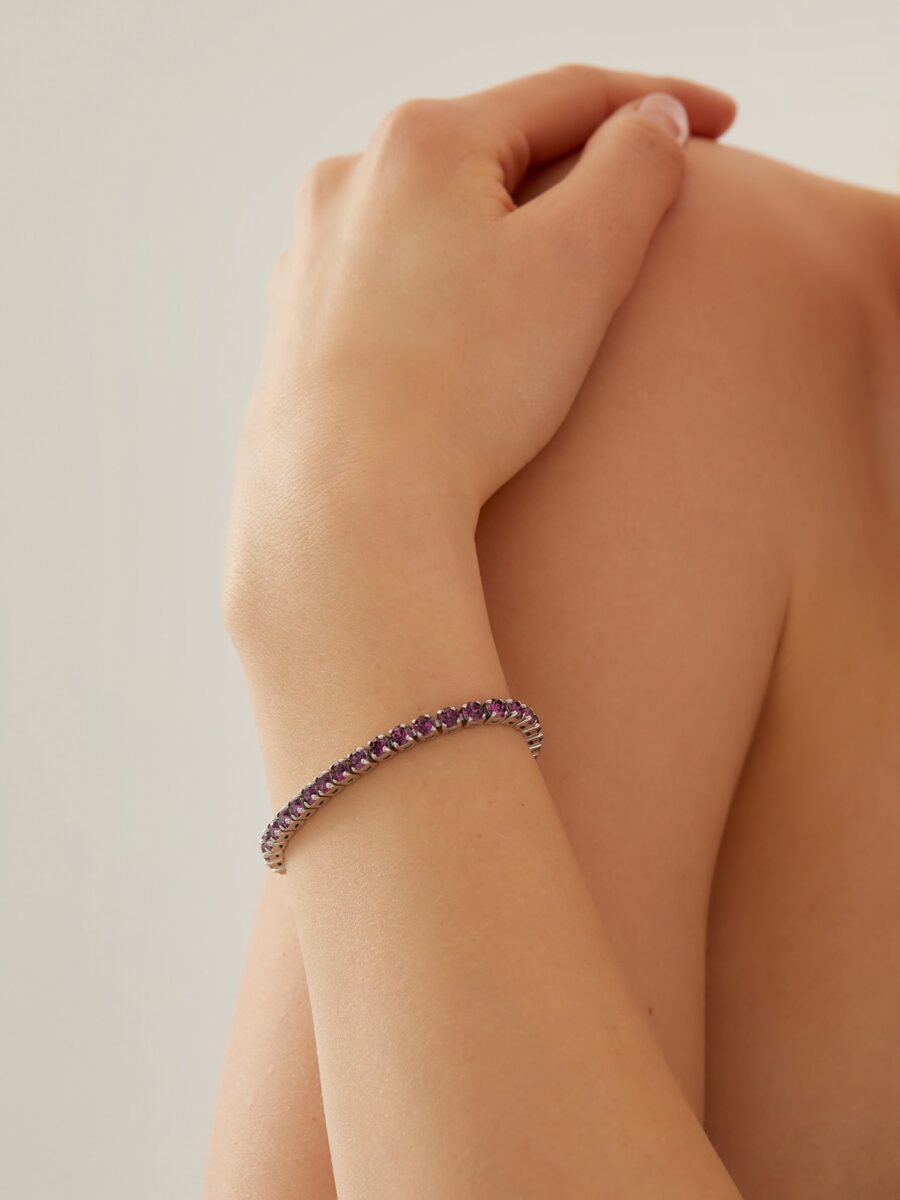 Galleria foto '5 Bracciali tennis luminosi e colorati per impreziosire i tuoi look' - foto 1