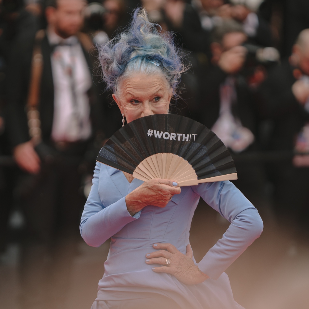 Galleria foto 'Helen Mirren musa di L’Oréal Paris a Cannes, con l’audace chioma Blu è strepitosa!' - foto 1