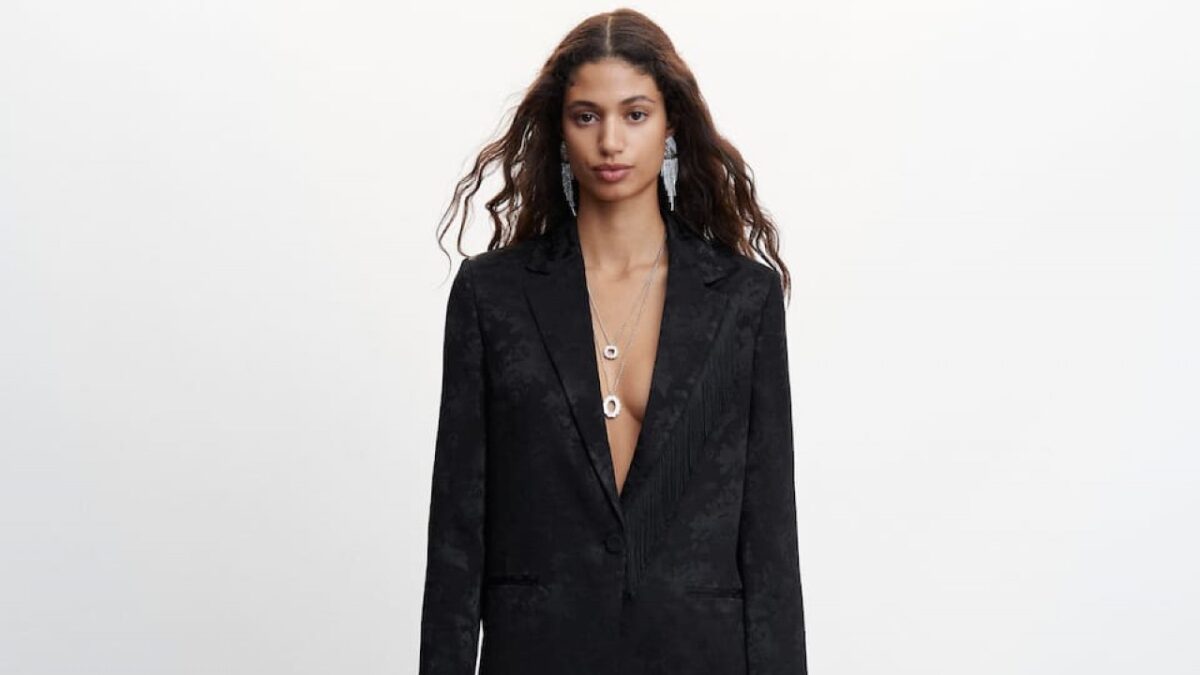 5 raffinati Blazer neri, un must have di Primavera da acquistare subito