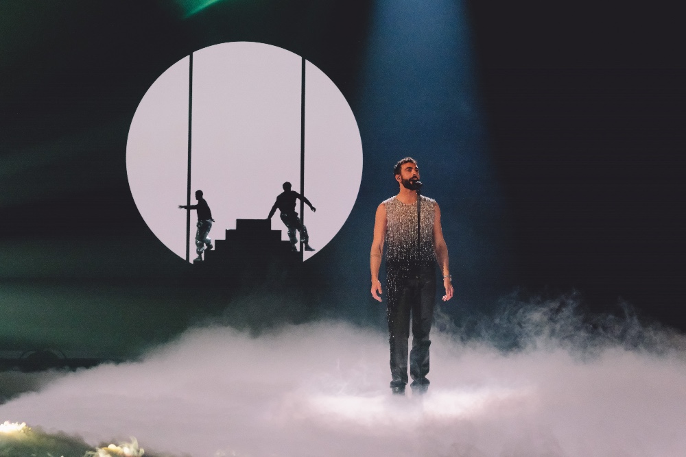 Galleria foto 'Marco Mengoni, lo stile italiano sul palco dell’Eurovision: i look Versace sono spettacolari!' - foto 3