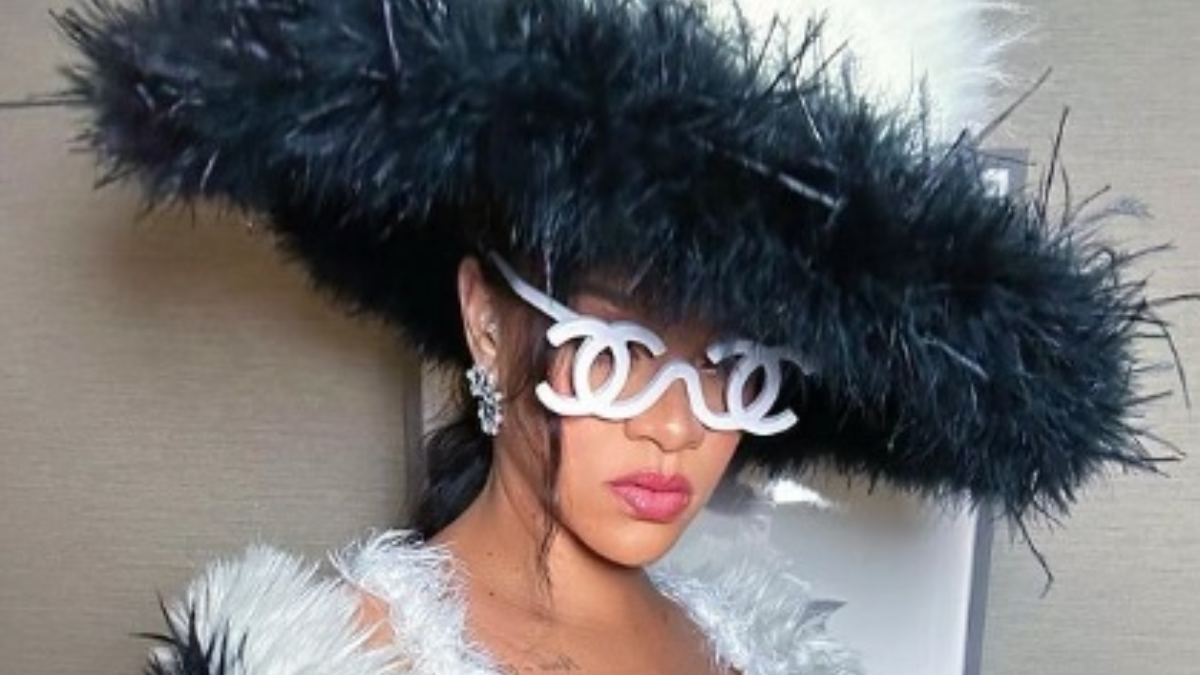 Rihanna celebra la Maternità con uno shooting fotografico in topless. È da urlo!