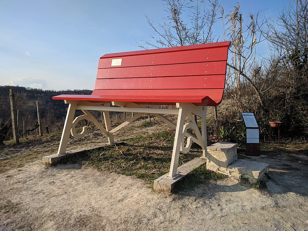 Galleria foto 'Panchine Giganti: ecco dove trovare le 6 Big bench più belle d’Italia' - foto 2