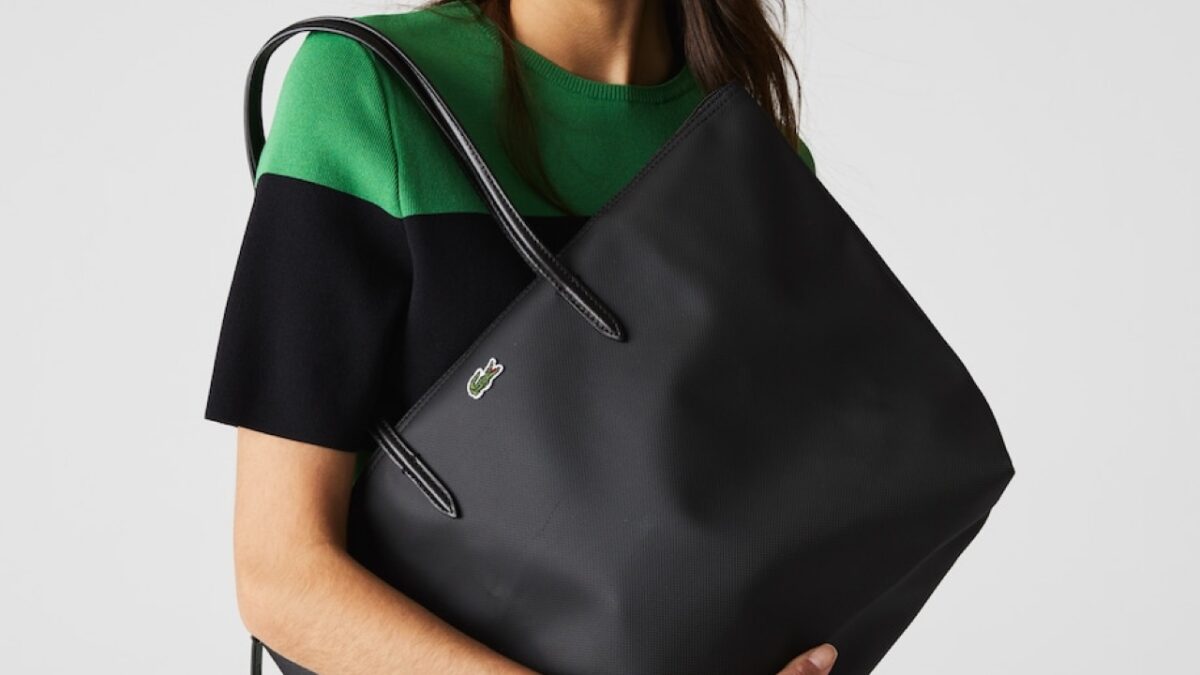 5 Shopping Bag firmate Lacoste per un’estate comfy chic