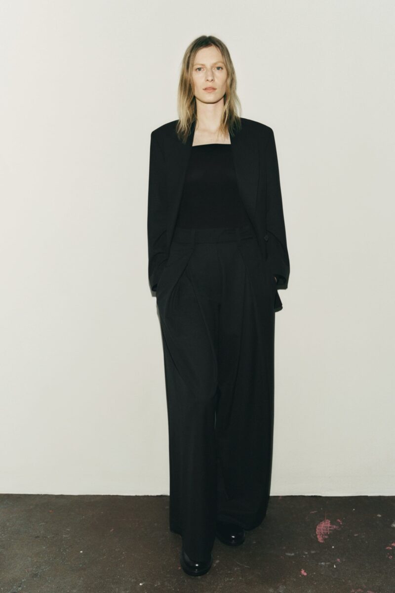 Galleria foto '5 raffinati Blazer neri, un must have di Primavera da acquistare subito' - foto 4