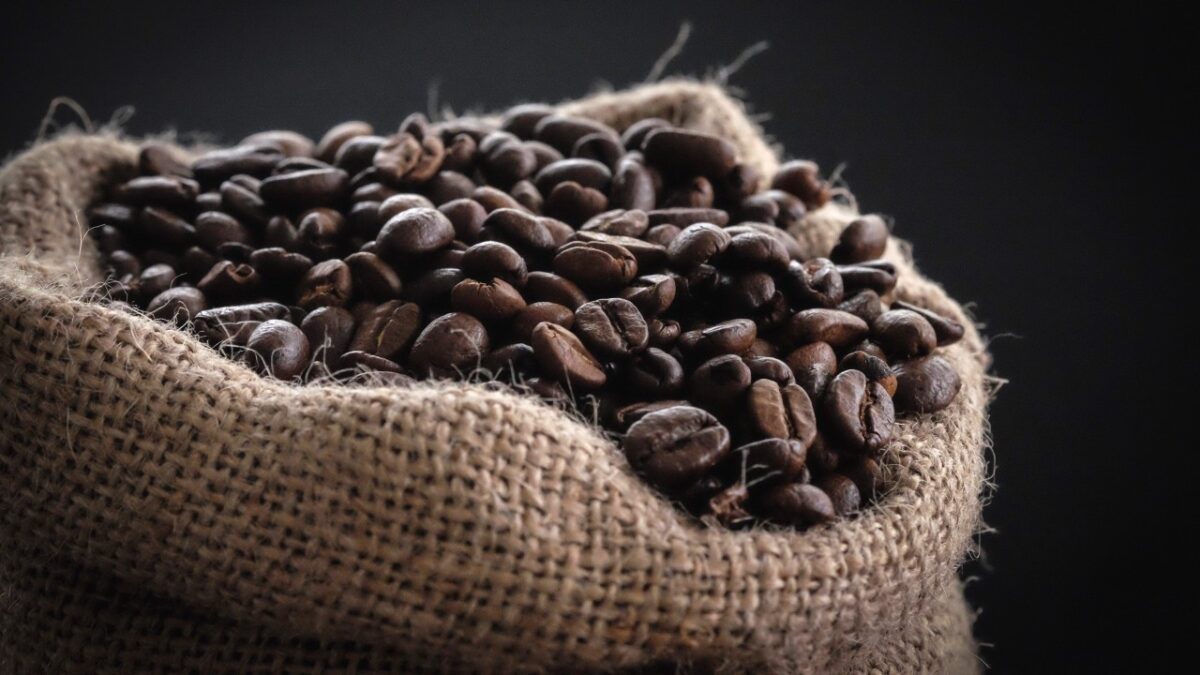4 proprietà del caffè che ancora non conosci. Ecco i benefici per Pelle e Capelli…