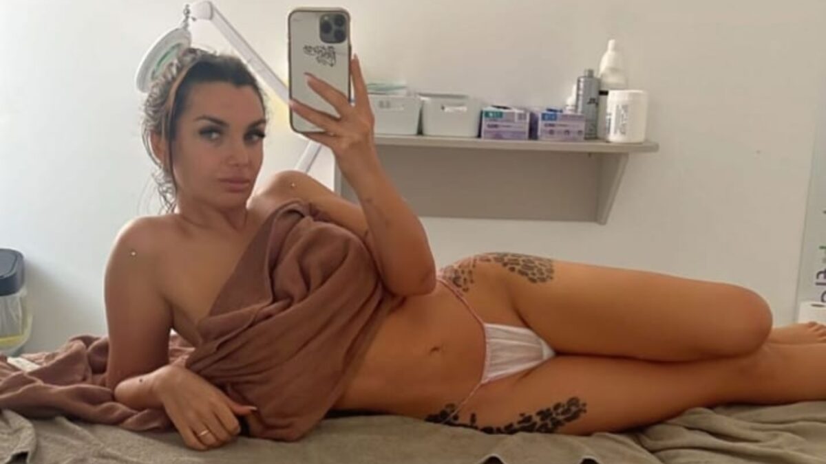 Elettra lamborghini senza vestiti clearance