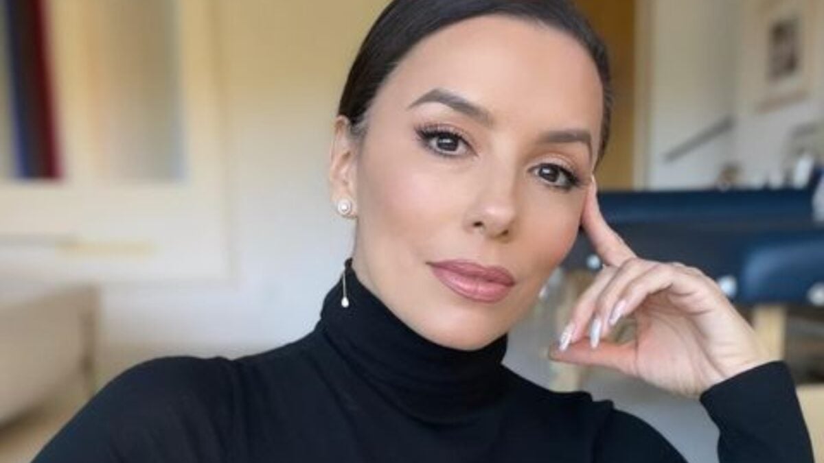 Festival di Cannes 2023, Eva Longoria: l’abito forato aderentissimo è da mozzare il fiato!