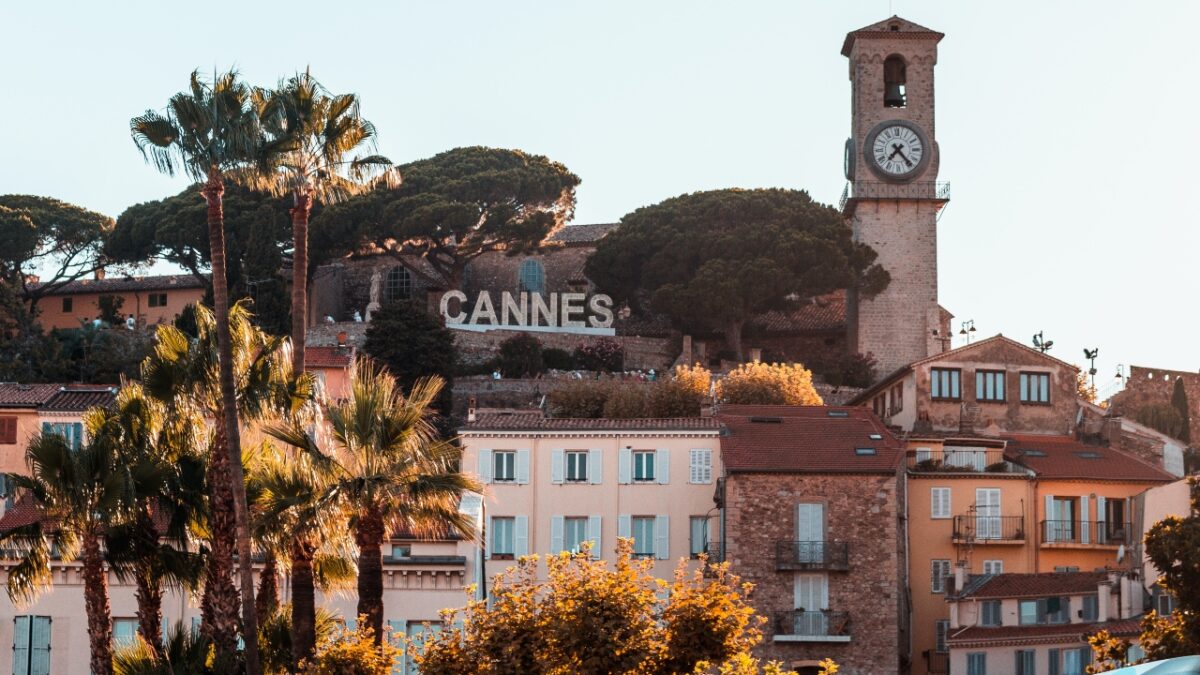 Da Johnny Depp a Scarlett Johansson, tutte le star sulla croisette del Festival di Cannes 2023