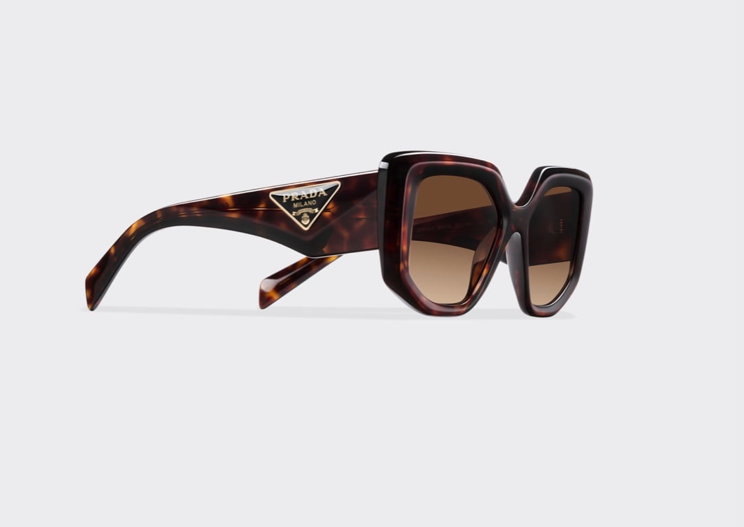 Galleria foto 'Prada: 5 occhiali da sole per un’estate super chic!' - foto 4