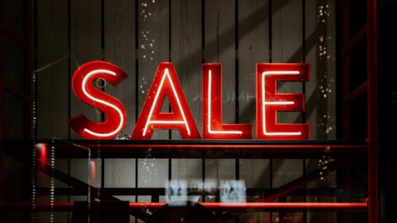 Qui le Borse più cool da comprare con i Saldi estivi 2025