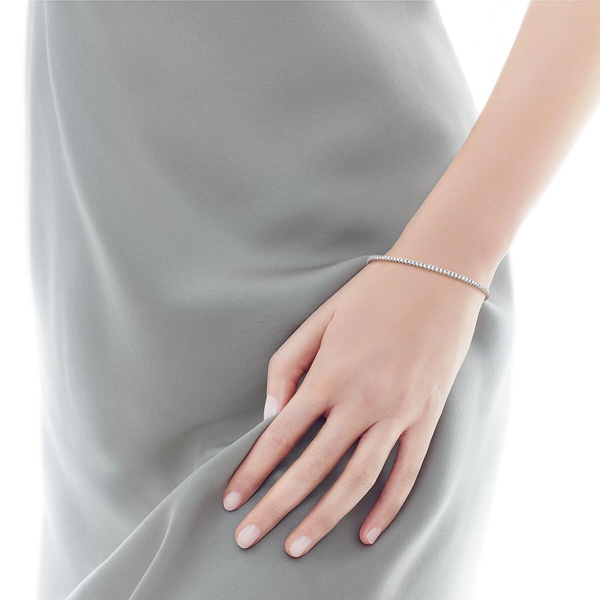 Galleria foto '5 Bracciali tennis luminosi e colorati per impreziosire i tuoi look' - foto 3