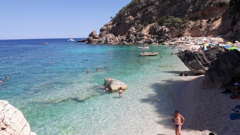 Sardegna baia cala mariolu