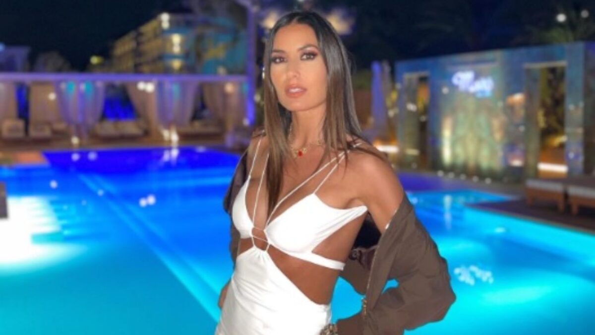 Elisabetta Gregoraci, trasparenze e cut audaci per Battiti Live: il look è bollente!